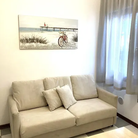 Casa De Lazzari: Family In Apartment
