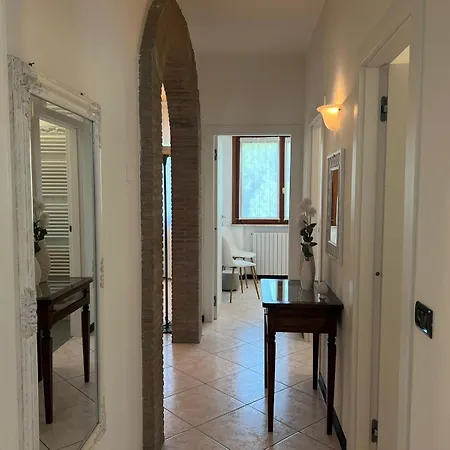 Casa De Lazzari: Family In Apartment *
