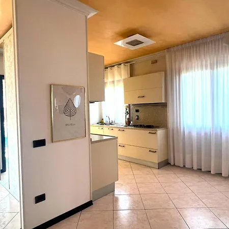 Casa De Lazzari: Family In Apartment *