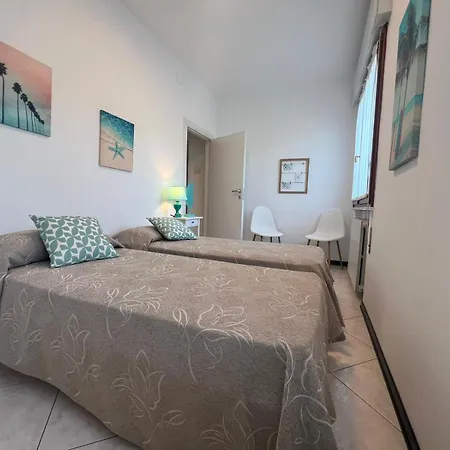 Casa De Lazzari: Family In Apartment