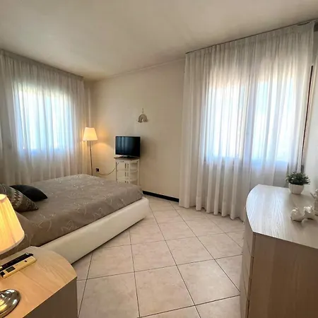 Casa De Lazzari: Family In *