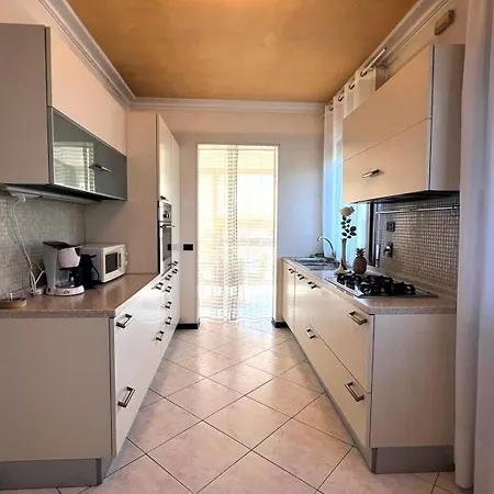 Casa De Lazzari: Family In