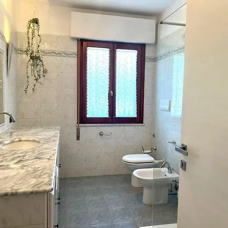 Casa De Lazzari: Family In Apartment